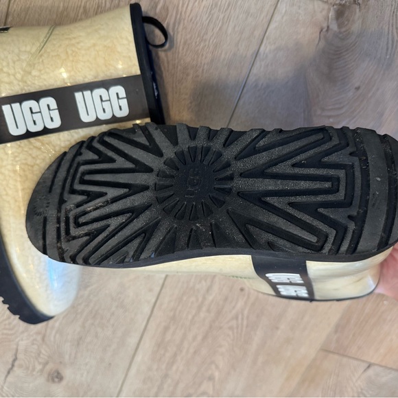 Ugg boots - Picture 2 of 4